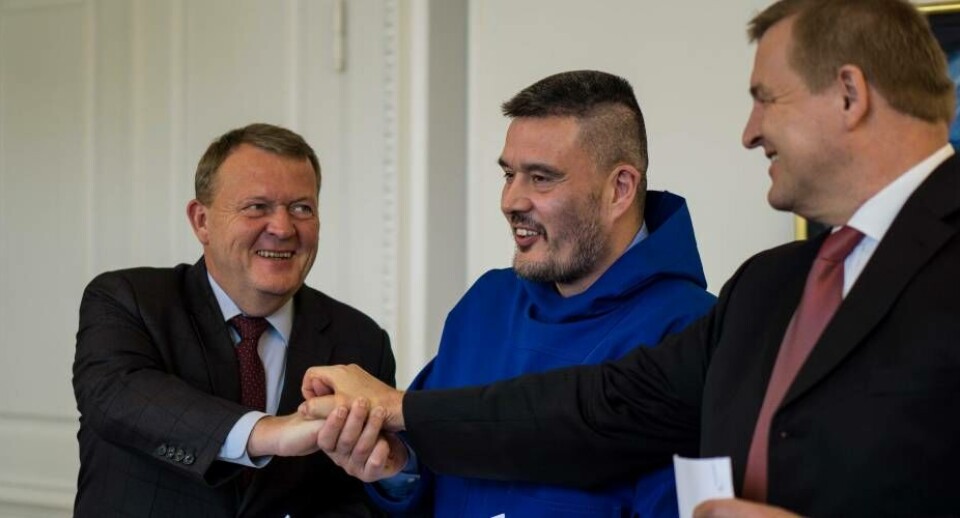 Lars Løkke Rasmussen, Kim Kielsen og Johannus Egholm Hansen efter underskrivelsen af aftalen.