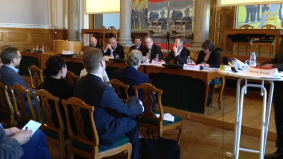 Per Stig Møller taler ved konferencen 'Råstoffer i Arktis Råstoffer i Arktis – de udenrigspolitiske udfordringer'. Video: Sermitsiaq.AG Per Stig taler ved konferencen 'Råstoffer i Arktis Råstoffer i Arktis – de udenrigspolitiske udfordringer' Per Stig Møller taler ved konferencen 'Råstoffer i Arktis Råstoffer i Arktis – de udenrigspolitiske udfordringer'. Video: Sermitsiaq.AG Per Stig taler ved konferencen 'Råstoffer i Arktis Råstoffer i Arktis – de udenrigspolitiske udfordringer' Per Stig Møller taler ved konferencen 'Råstoffer i Arktis Råstoffer i Arktis – de udenrigspolitiske udfordringer'. Video: Sermitsiaq.AG Per Stig taler ved konferencen 'Råstoffer i Arktis Råstoffer i Arktis – de udenrigspolitiske udfordringer'
