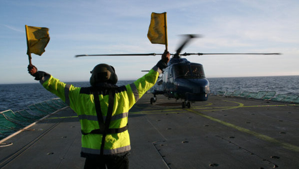 Lynx-helikopteren er på vej ud af luftrummet. De gamle helikoptere er udtjent. Foto: Sermitsiaq.
