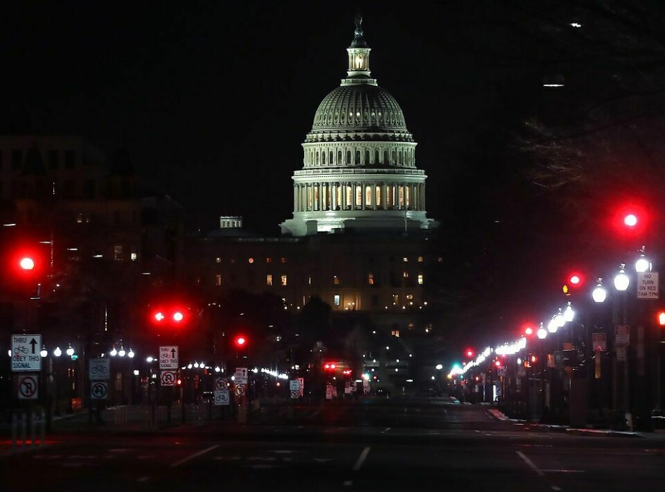Efter en kort nedlukning af det amerikanske statsapparat, er et statsbudget nu stemt igennem i Kongressen.