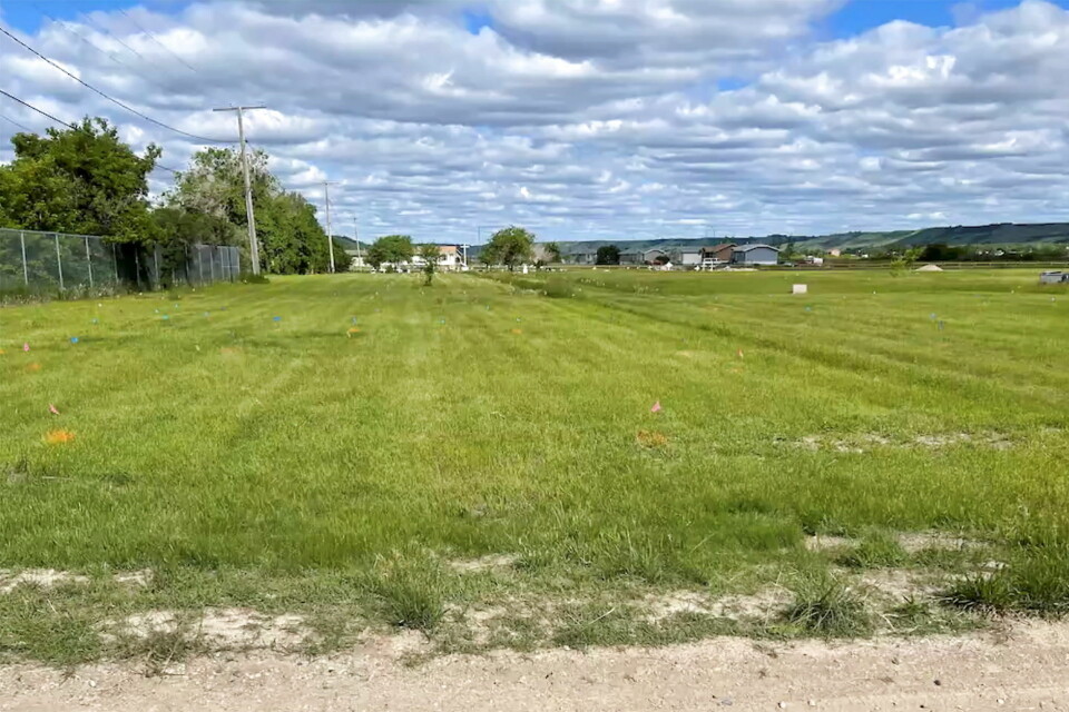 Et området nær den tidligere Marieval Indian Residential School, hvor Cowessess First Nation siger, at de fandt de umærkede grave på hundredvis af mennesker.