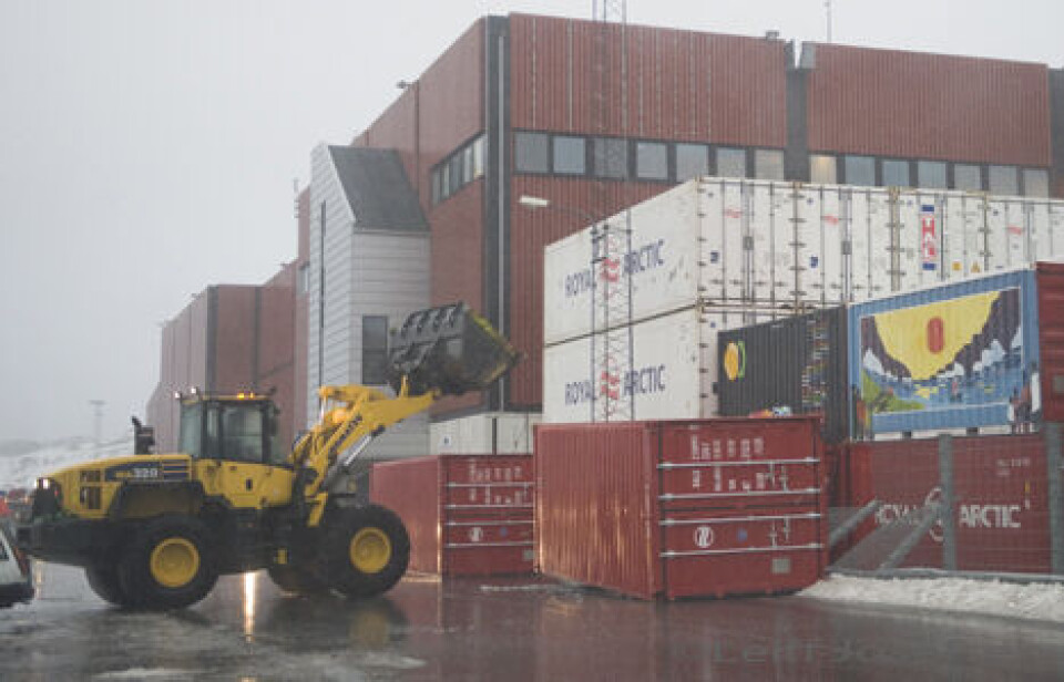 To containere fulde af skrot blev i denne uge sejlet fra Sisimiut til Danmark. Foto: Leiff Josefsen.