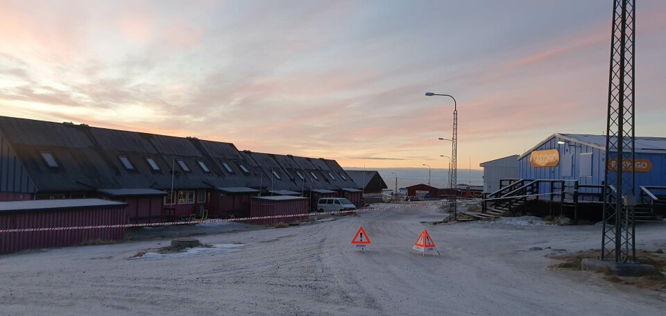 Et område i Qasigiannguit blev afspærret efter skudepisoden, der fandt sted søndag morgen.