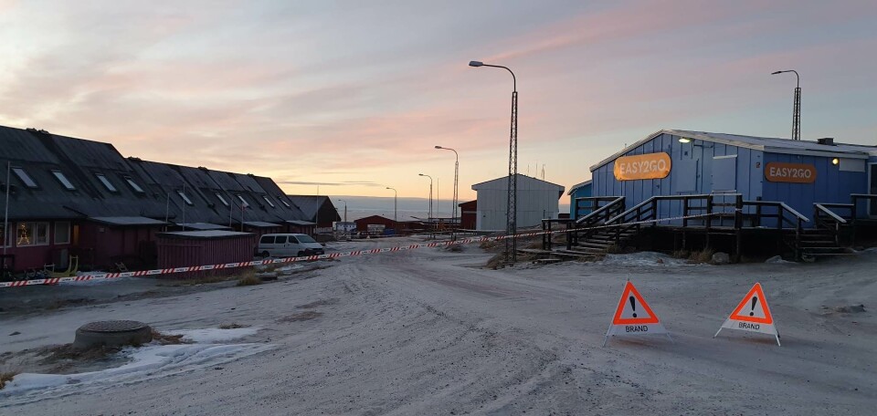 Der er større områder i Qasigiannguit der er afspærret efter skudepisode søndag morgen. Politiet beder om arbejdsro under efterforskningen på stedet.