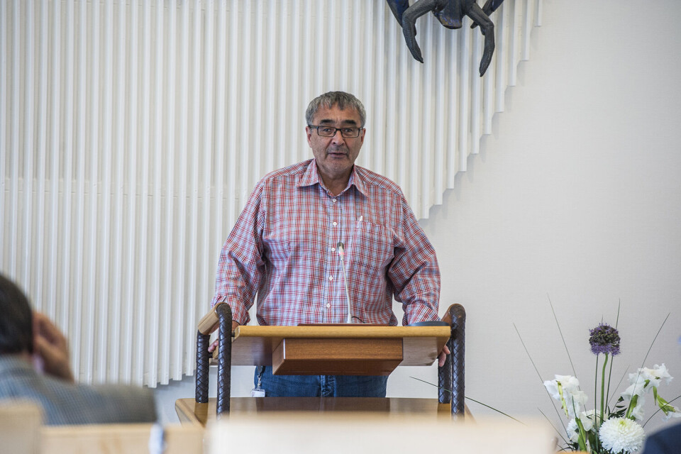 Hans Enoksen fotograferet på talerstolen i Inatsisartut