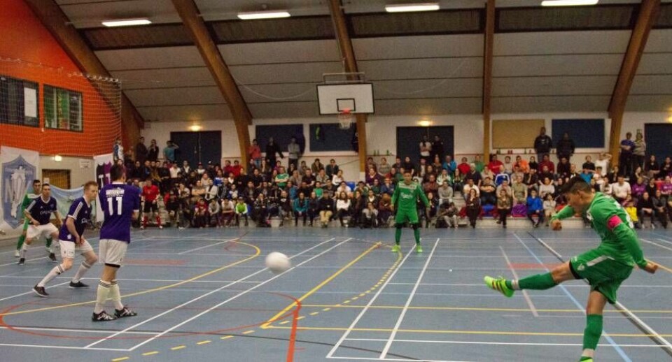 Nye sportsgrene som futsal er kommet til Grønland i de senere år, og det kan være udfordrende for hallernes ugeskema. Arkivfoto