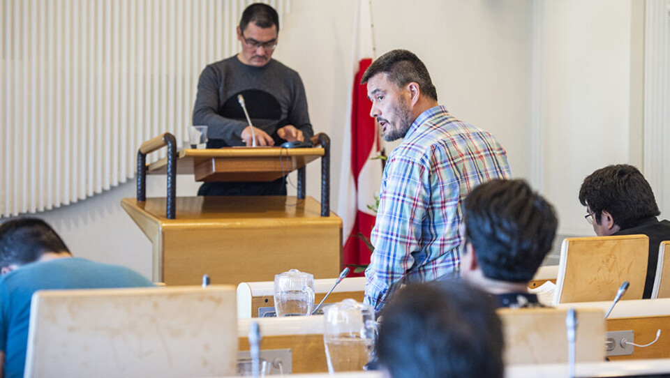 Karl Kristian Kruse fremlagde på vegne af hele koalitionens partier deres holdning til lufthavnspakken, hvor Kim Kielsen flere gange blandede sig i debatten.