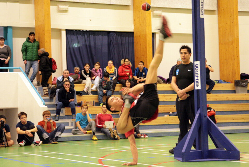 Bent Jakobsen fortsætter sin medaljehøst. Her vinder han seniorernes ’Alaskan high kick’. Foto: Bent Jakobsen