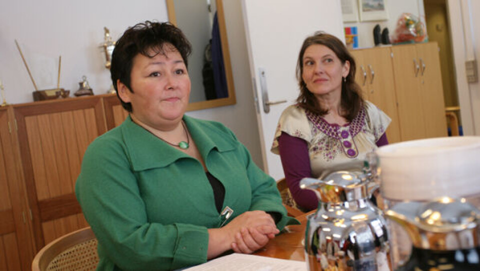 Landsstyremedlem Naja Petersen og adm.chef Ann B. Kjeldsen ved mødet med sundhedsudvalget onsdag eftermiddag. Efter mødet sagde Naja Petersen, at hun ikke har udtalt sig om at adskille familie og sundhed. Foto: Jørgen Chemnitz