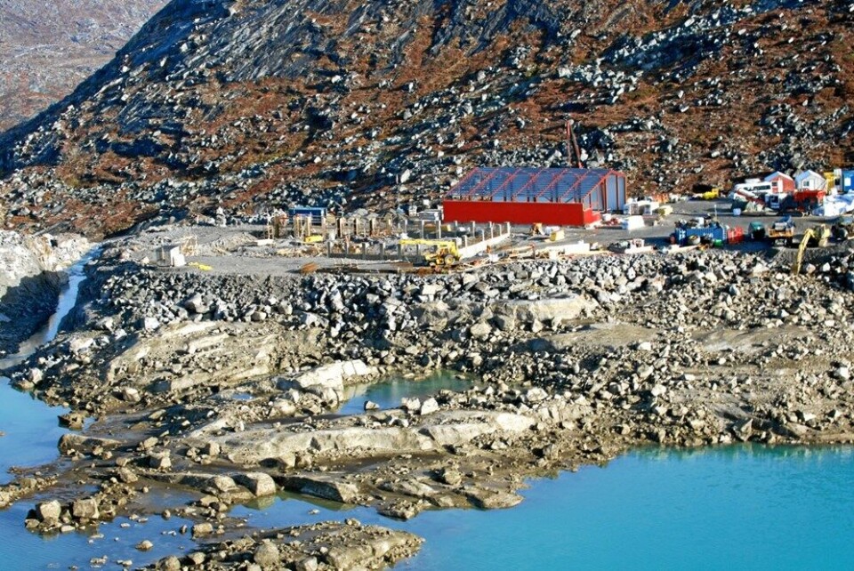 En af landets få aktive miner er rubinminen cirka 200 km syd for Nuuk. I 2015 meldte ejerne ud, at minen skulle levere safirer og rubiner for 3.1 milliarder kroner. Alt tyder på, at der nu kommer mere aktivitetet i råstofsektoren.