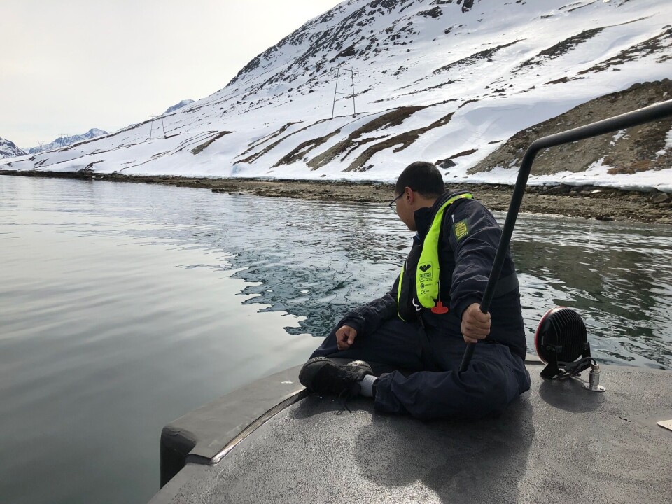Under øvelsen bruger besætningen på Ilik en del tid på at søge efter personer i vandet.