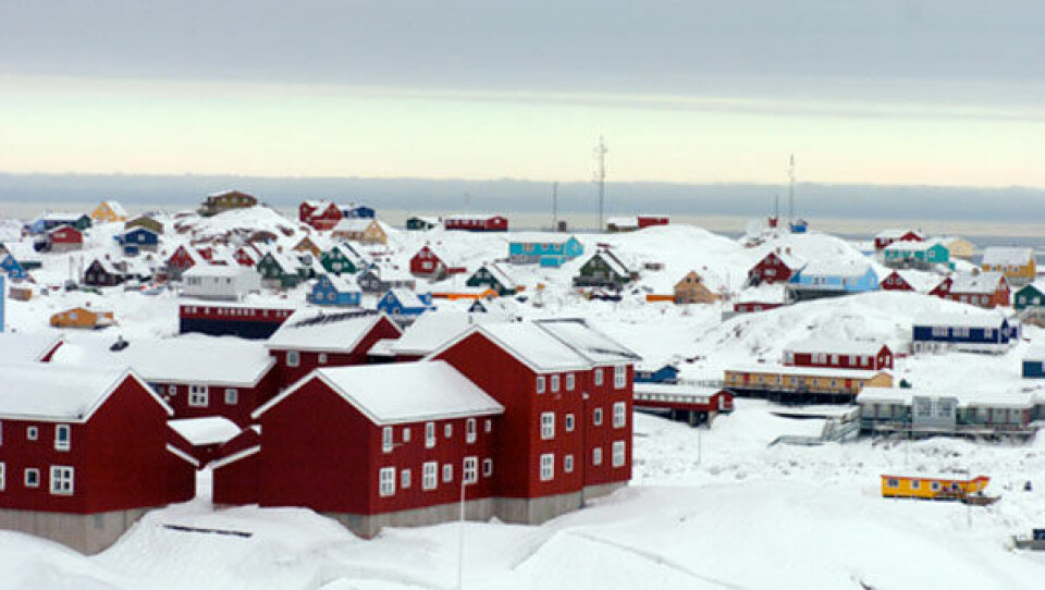 En gruppe unge i Sisimiut må til lommerne, efter at de har downloaded filer på internettet.