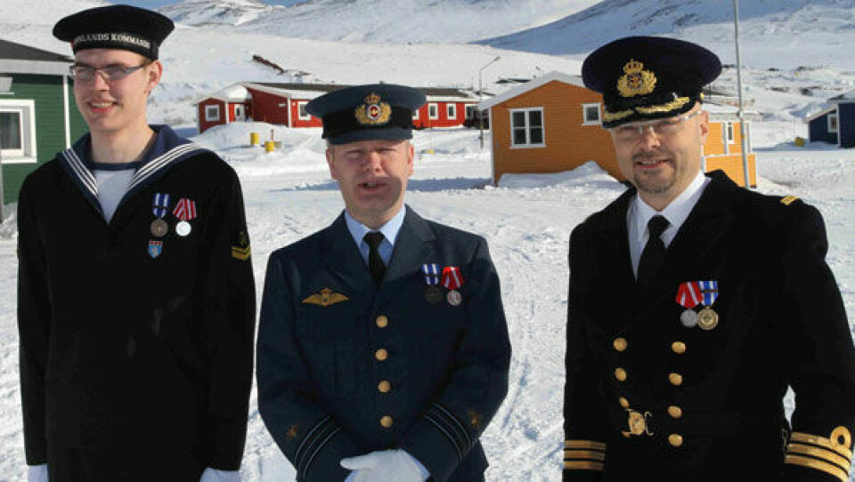 Saamerlerniit takuneqarsinnaapput overkonstabel Jackie Bærnthsen, kaptajn Michael Bohnstedt kiisalu Kangilinnguani Sakkutooqarfimmi pisortaagallartoq orlogskaptajn Michael Hjort. Asseq: GLK