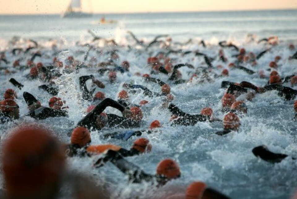 Ironman starter med 3,8 kilometer svømning og bliver efterfulgt af 180 kilometer cykling og et maratonløb
