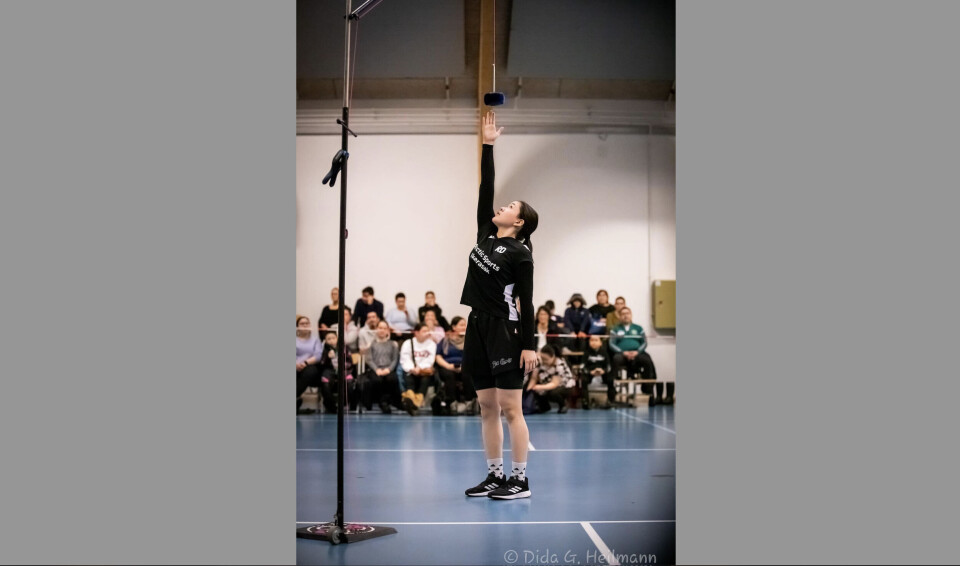 Randi Zeeb Sigurdsen lige en 2,14 meters one foot high kick.