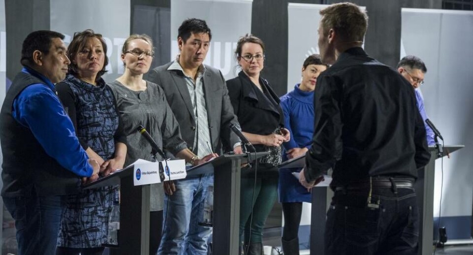 Folk husker informationer om egennyttemaksimerende politikere bedre og er dygtigere og mere motiverede til at sende den slags information videre til andre borgere set i forhold til information, som fokuserer på politisk substans, forklare forsker bag nyt studie om politikerlede.