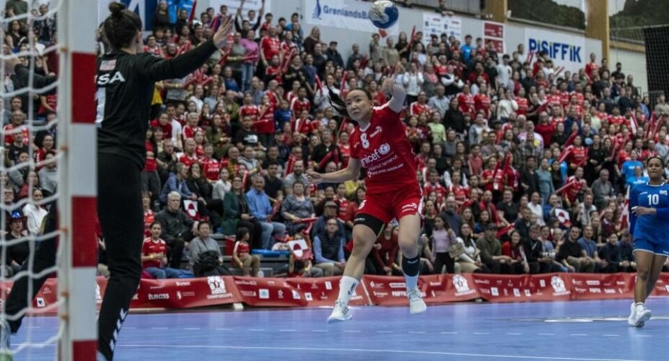Den første kamp i VM for Grønland i 22 år bliver fløjtet i gang i dag klokken 20.30 lokal tid. Det er klokken 17.30 grønlandsk tid.