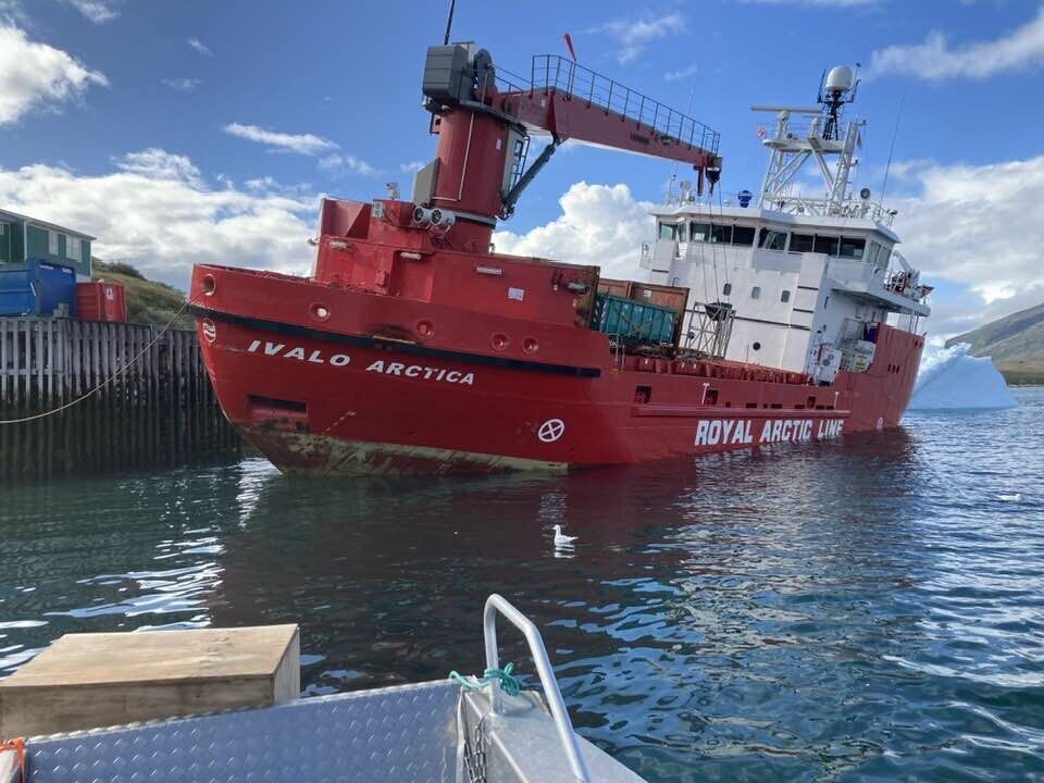 RAL's Ivalo Arctica lå på grund i Kapisillit torsdag. Skibet er ankommet til Nuuk fredag, og skal besigtiges for eventuelle skader. privat foto privat fotoRAL's Ivalo Arctica lå på grund i Kapisillit torsdag. Skibet er ankommet til Nuuk fredag, og skal besigtiges for eventuelle skader. privat foto privat fotoRAL's Ivalo Arctica lå på grund i Kapisillit torsdag. Skibet er ankommet til Nuuk fredag, og skal besigtiges for eventuelle skader. privat foto privat foto