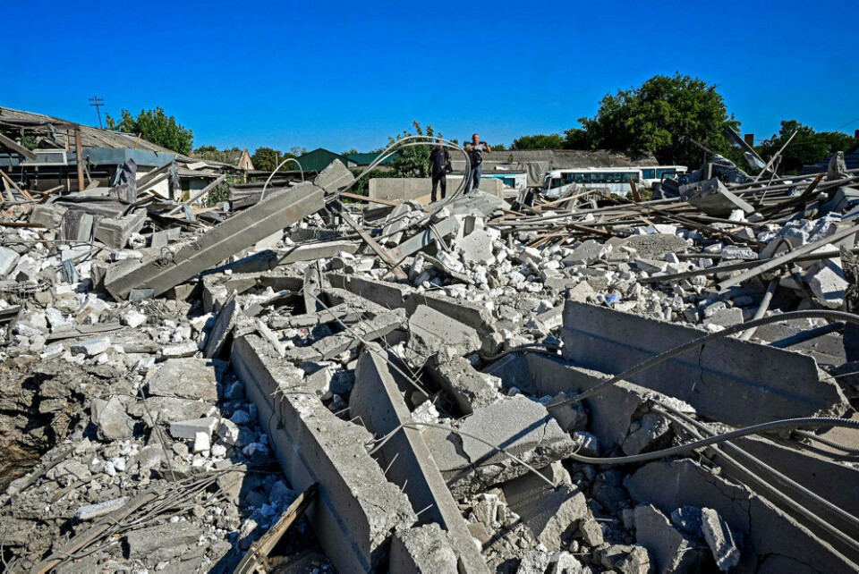 De russisk-støttede myndigheder i havnebyen Mariupol er øjensynligt ved at installere metalbure i en sal som led i opførelsen af en retssal, der skal danne ramme om en 'international domstol'. (Arkivfoto).