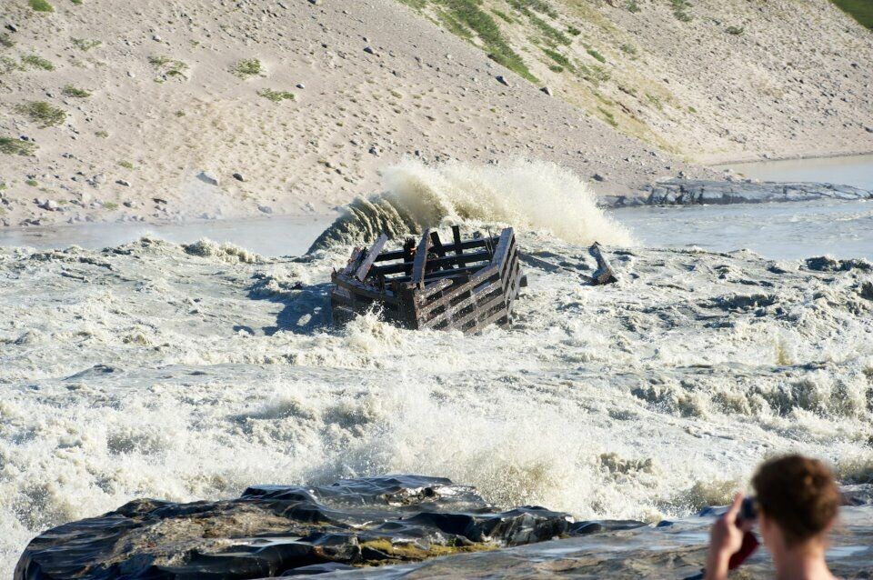 Kangerlussuaq maannakkorpiaq ikiorserneqartariaqarpoq, Aleqa Hammond isumaqarpoq, nunaqartullu oqaasiinik naalakkersuisut pimoorussinnginnerarlugit. Assiliisoq: Adam Lyberth