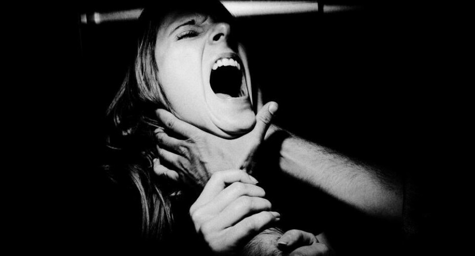 Samtaletilbuddet Alliaq skal forebygge vold i nære relationer. Modelfoto.