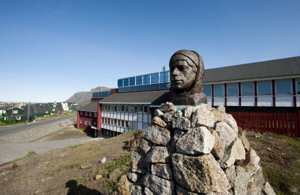 Knud Rasmussens Højskole har låst dørene fredag.