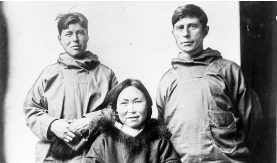 Knud Rasmusen, Arnarulunguaq og Miteq fotograferet i 1924 efter at have gennemført den store slæderejse.