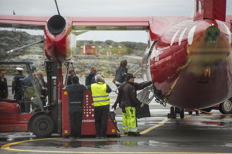 Kronprinsfamilien i Grønland, Air Greenland, Nuuk Lufthavn