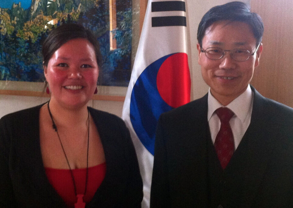 Udveksling af sportsudøvere mellem Grønland og Sydkorea kan blive muligt, det mener Sydkoreas ambassadør i København dr. Byung H. Kim og folketingsmedlem Doris Jakobsen. Foto: Siumut i Folketinget.