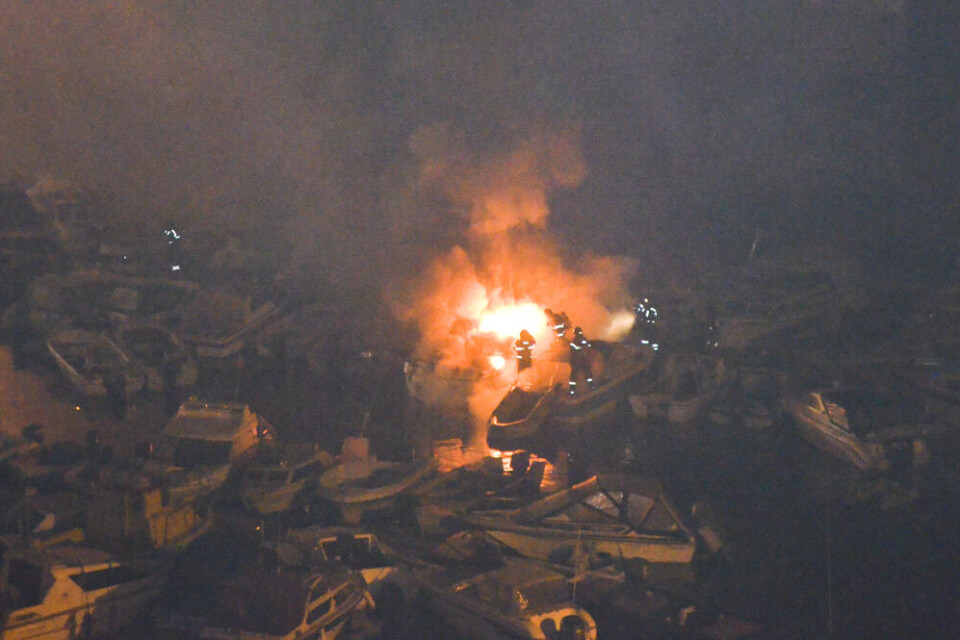 Der opstod en kraftig brand i en båd ved en bådebro i Vestervig, i går ved 23-tiden. Foto: Ludvig Siegstad