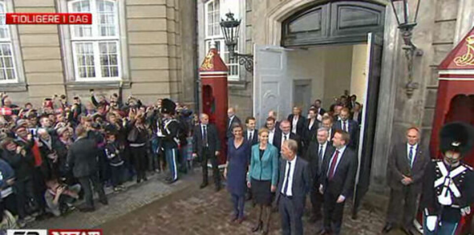 Helle Thorning-Schmidt efter hun og ministrene har været ved dronningen. Screenshot fra TV2 News.