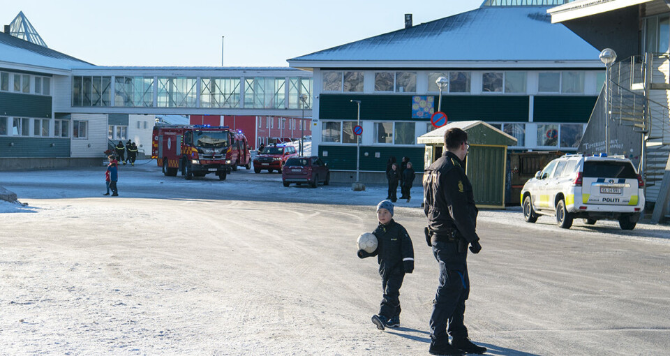 Sagen om en brand i Kangillinnguit skolen er henlagt af politiet på grund af manglende spor. Politiet afviser ikke, at branden kan være påsat.