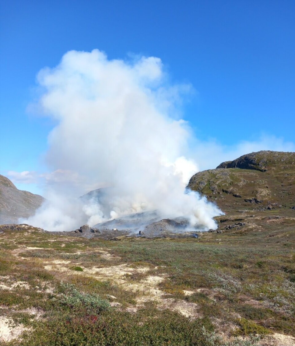 Naturbranden ved Qaqortoq er nu slukket, men brandfolkene skal stadig holde øje med området.