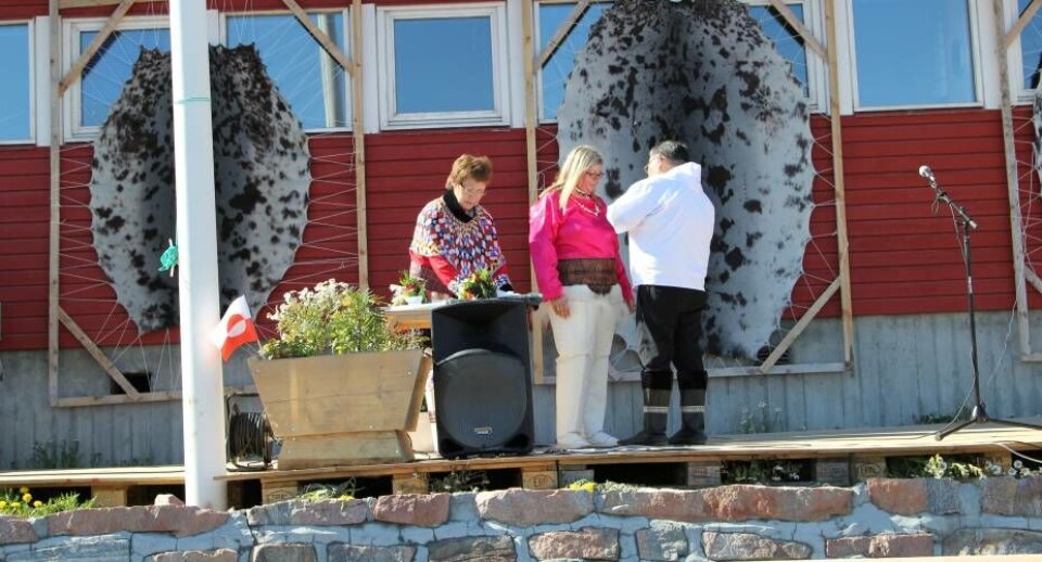 Ann Andreassen får her Nersornaat i sølv. NaalakkersuisutTobias Grønvold får her Narsornaat tildelt i sølv. NaalakkersuisutAnn Andreassen får her Nersornaat i sølv. NaalakkersuisutTobias Grønvold får her Narsornaat tildelt i sølv. NaalakkersuisutAnn Andreassen får her Nersornaat i sølv. NaalakkersuisutTobias Grønvold får her Narsornaat tildelt i sølv. Naalakkersuisut