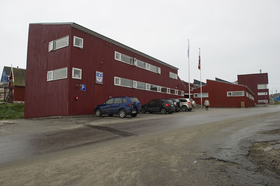 Avannaata Kommunia fortsætter med at slibe sparekniven og skærer dybere på forvaltningers økonomier. Medarbejdere i kommunen forventes at blive reduceret med 50 dette efterår.