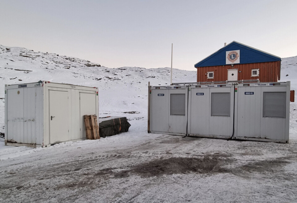 Den brugte camp består af tre sammensatte beboelsescontainere og en container med toilet-faciliteter.