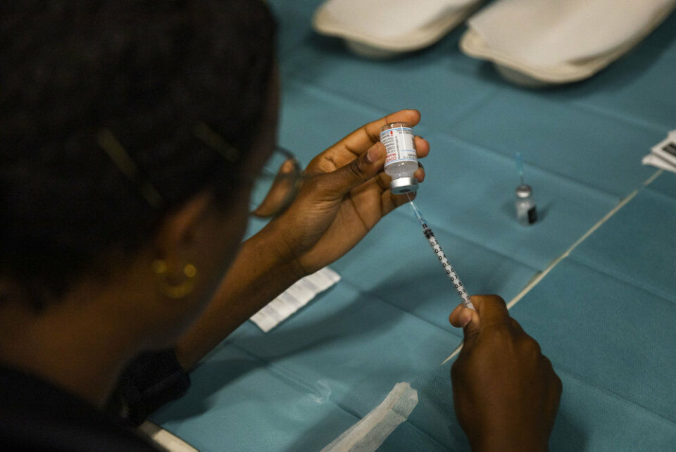 Knap 1 procent af dem, der er fuldt vaccineret, er blevet smittet med covid-19. Til gengæld er det kun 0,1 procent af dem, der er blevet revaccineret, der er blevet smittet, viser data fra SSI.