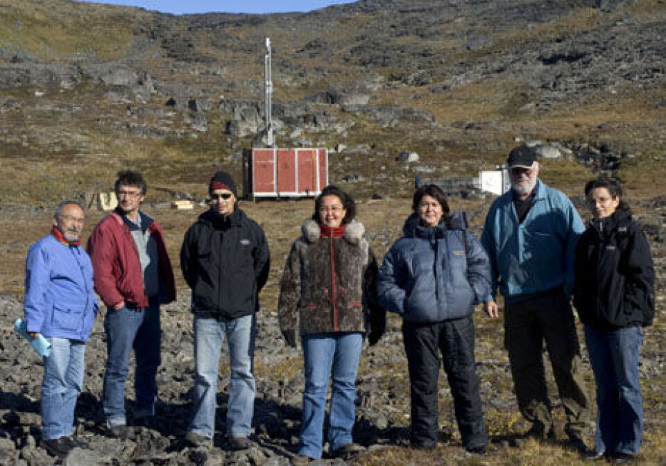 Narsaq kommunalbestyrelse på besøg i campen på Kvanefjeldet. Fra venstre kommuneing. Steffen Berthelsen, Sofus Hansen (IA), Benjamin Kielsen (S), Marie Isbosethsen (IA), Kiista P. Isaksen (S) og best.form.Hans Kr. Schønwandt samt Suka Frederiksen (S).