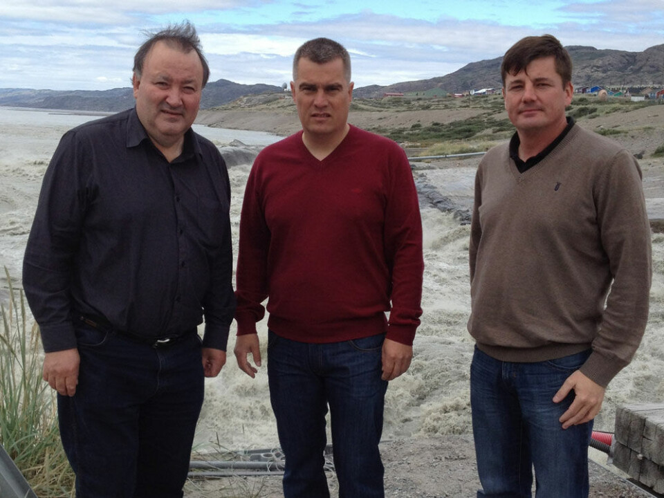 Borgmester Hermann Berthelsen, viceformand for naalakkersuisut Jens B. Frederiksen og Mittarfeqarfiits nye direktør Jens Lauridsen er enige om at sikre den fortsatte drift af lufthavnen. Foto: Kim Mahler