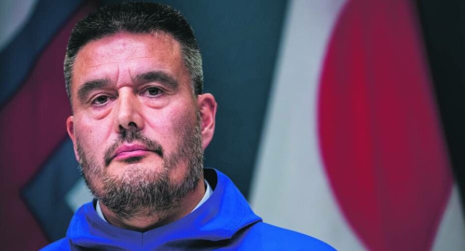 Der er spænding om, hvad Kim Kielsen vil meddele klokken 13.00 på et pressemøde om koalitionen, der har mistet Demokraternes tre medlemmer.