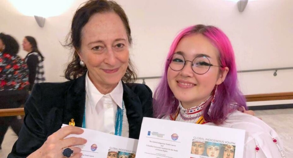 Seqininnguaq Lynge Poulsen (th.) er med til at udgive FN's bog om oprindelige folks udfordringer og deres forslag til at styrke deres samfund