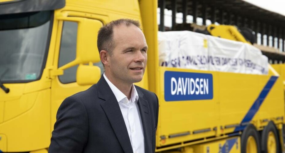 På billedet ses dministrerende direktør i , Henrik Clausen Davidsens Tømmerhandel