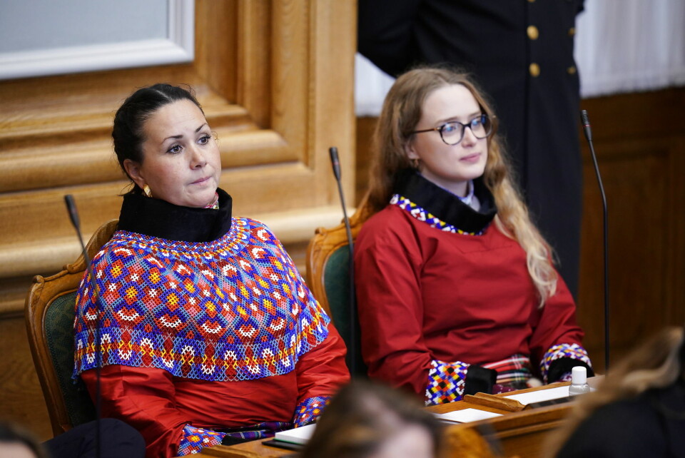 De to grønlandske folkertingsmedlemmer Aaja Chemnitz Larsen (IA) og Aki-Matilda Høegh-Dam (S) deltog også i åbningen af Folketinget.