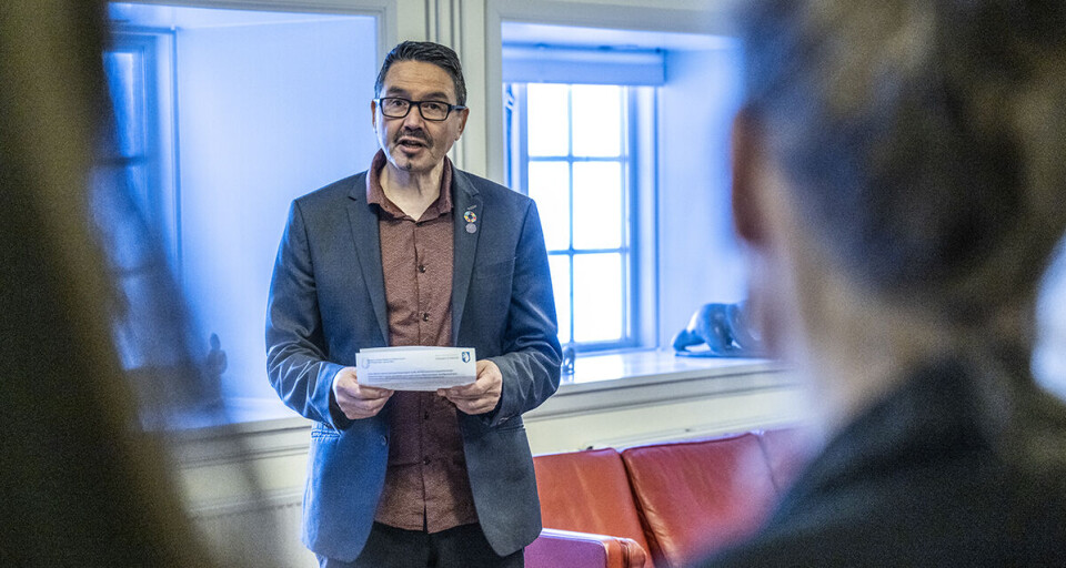 Naalakkersuisoq Peter P. Olsen inviterer til konference om det grønlandske sprog for at efterlyse anbefalinger til sikring og udvikling af sproget.