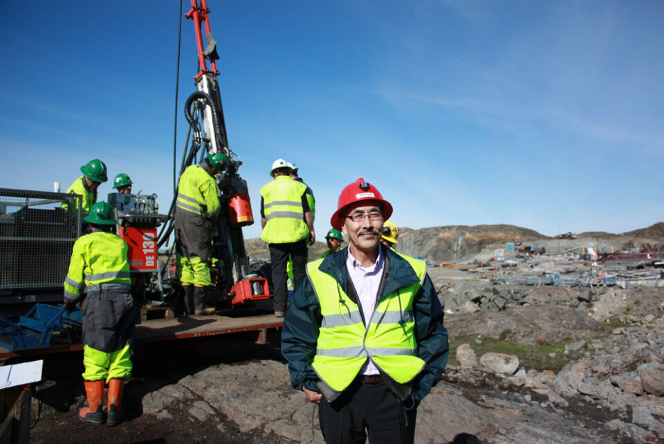 Uddannelsesminister Paul Quassa Aatsitassalerinermik Ilinniarfik Aatsitassalerinermik IlinniarfikLederen af Nunavut Arctic College Mike Shouldice ses i midten af billedet. Til højre Nunavuts uddannelsesminister Paul Quassa Aatsitassalerinermik IlinniarfikMike Shouldice og Paul Quassa Aatsitassalerinermik IlinniarfikUddannelsesminister Paul Quassa Aatsitassalerinermik Ilinniarfik Aatsitassalerinermik IlinniarfikLederen af Nunavut Arctic College Mike Shouldice ses i midten af billedet. Til højre Nunavuts uddannelsesminister Paul Quassa Aatsitassalerinermik IlinniarfikMike Shouldice og Paul Quassa Aatsitassalerinermik Ilinniarfik