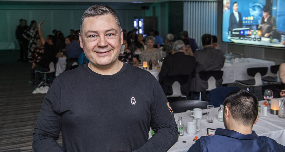 Pele Broberg er her fotograferet under valgaftenen den 6. april. Et valg der har sikret ham en post som naalakkersuisoq for Erhverv, Handel, Udenrigs og Klima.