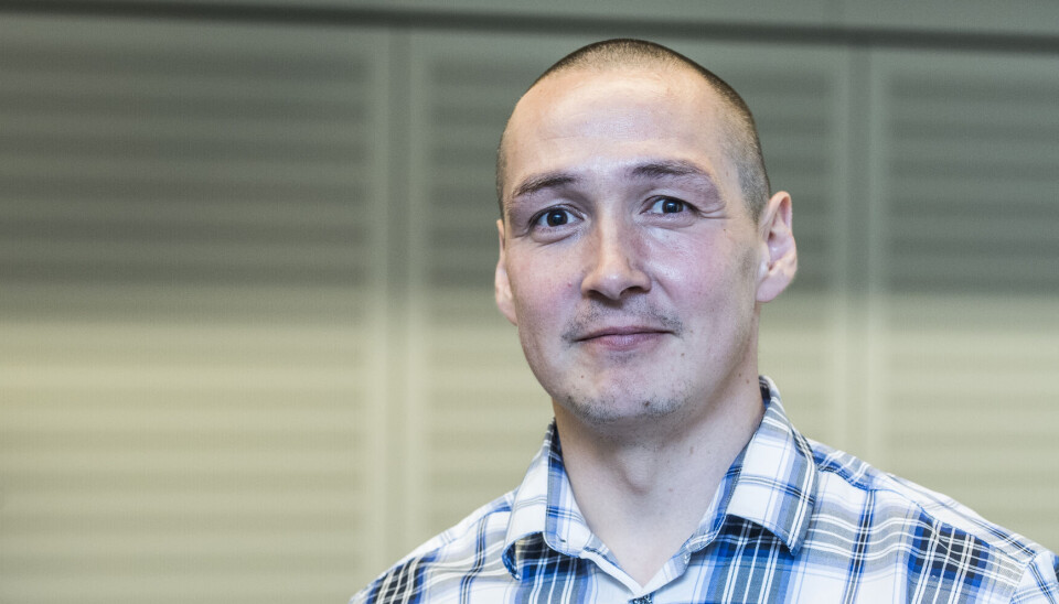 Borgmester Malik Berthelsen (S) kommer moderpartiet til undsætning og appellerer til at kræfterne skal bruges til konkrete problemstillinger i stedet for argumentløse krav om valg i utide.