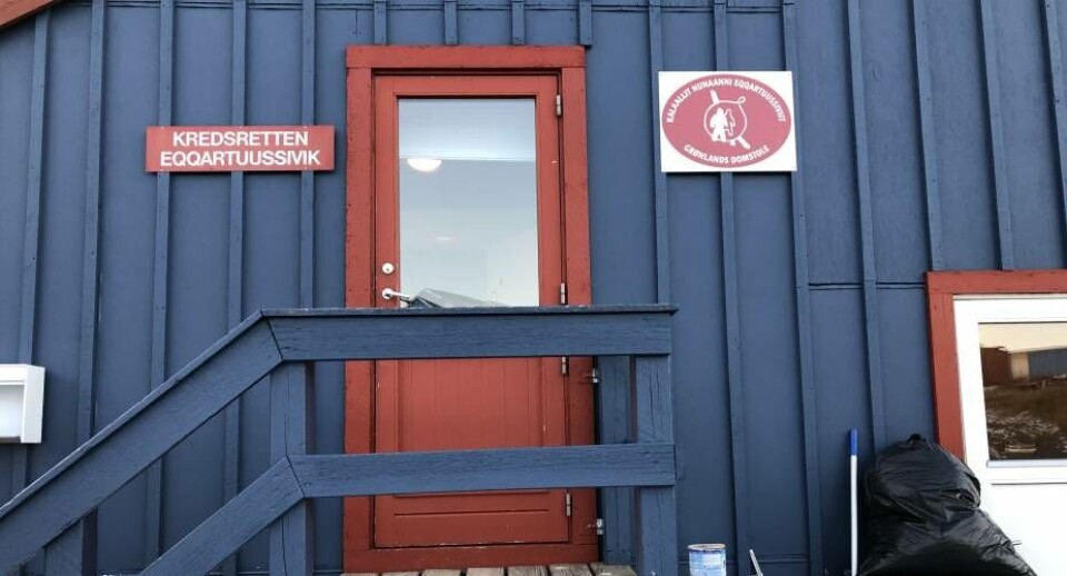 Sermersooq Kredsret i Tasiilaq. Her bliver det torsdag afgjort om en 18-årig mand er skyldig i at have forårsaget en 42-årig mands død gennem vold. I sager om vold med døden til følge kan foranstaltningen være op til tre år og seks måneder. Foto AG / Inge S Rasmussen