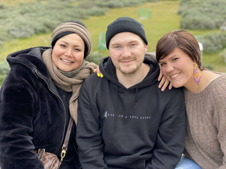 Olsen Kids, der tæller Ikiuna K. Olsen, Kuutak K. Olsen og Ivaana K. Olsen udgiver en EP den 1. august med fem sange i alt.