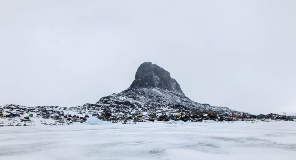 Fiskeriet udføres på isen om vinteren i Uummannaq Fjorden. Men det er særligt de seneste år, at isen er blevet så tynd, at fiskeriet og transport af råvarerne fra bygdeanlæg til Uummannaq ikke længere er sikker. De mørke pletter på isen ved Ikerasak viser, at isen er blevet så tynd, at den ikke er sikker at færdes i.